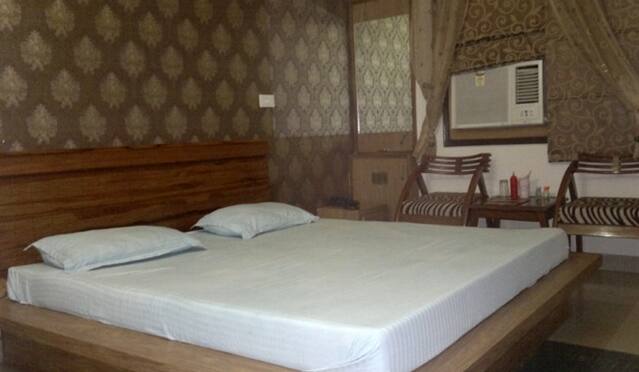 Lillys Motel, Ropar 1